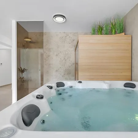 Luxury Nugal- Heated Pool Makarska