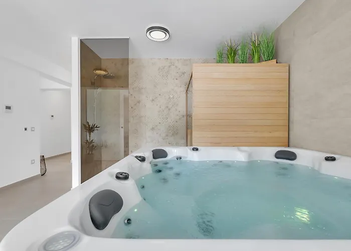 Luxury Nugal- Heated Pool Макарська