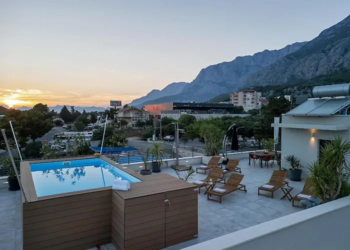 Luxury Nugal- Heated Pool Макарська